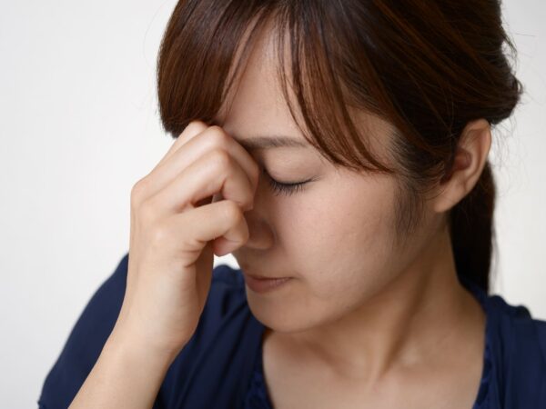 目の疲れを解消！スマートフォン時代の眼精疲労対策